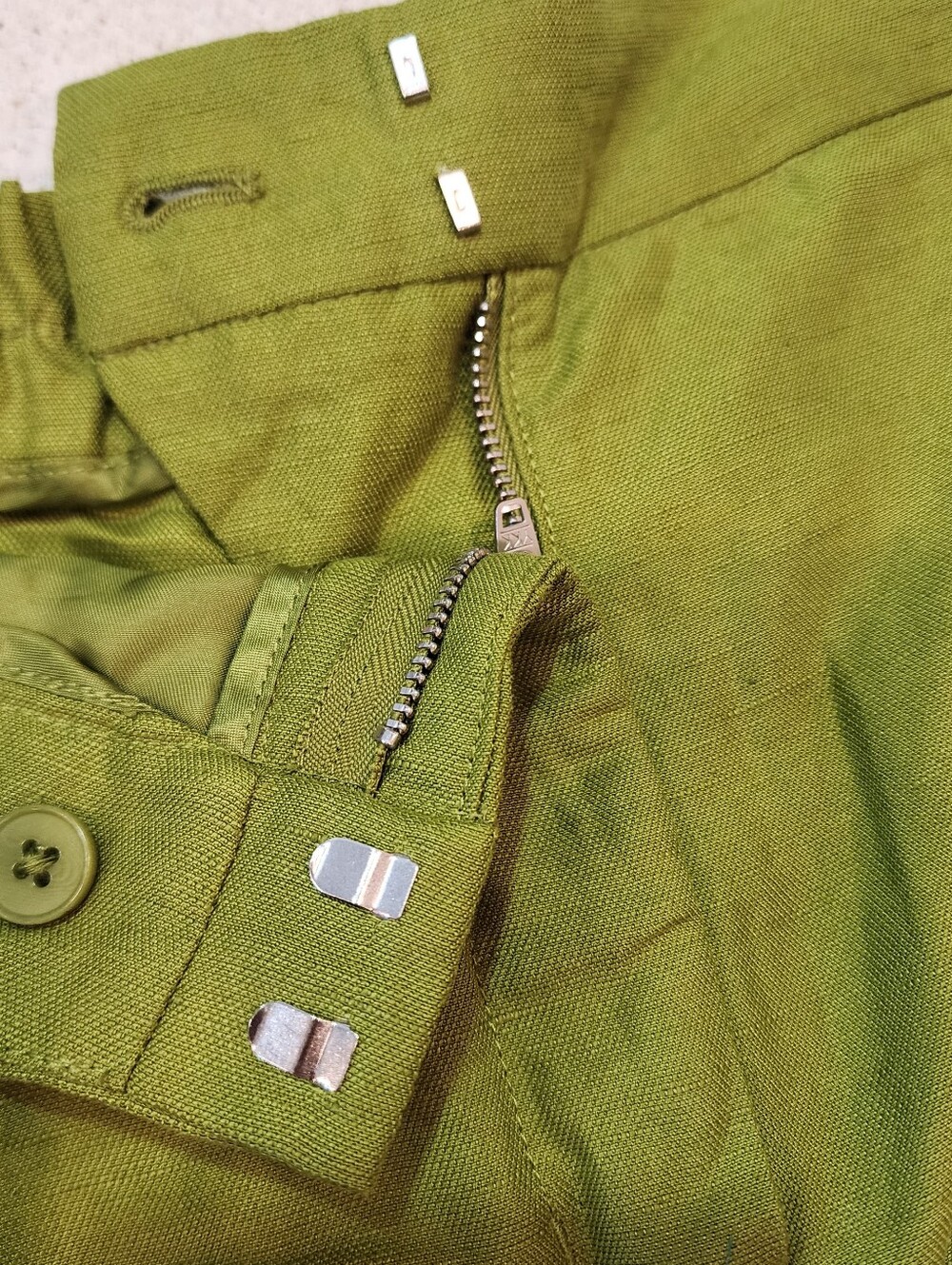 Aritzia Wilfred Linen Blend Shorts Women's Size 4 Olive Green Pleated High Waist - Picture 6 of 10
